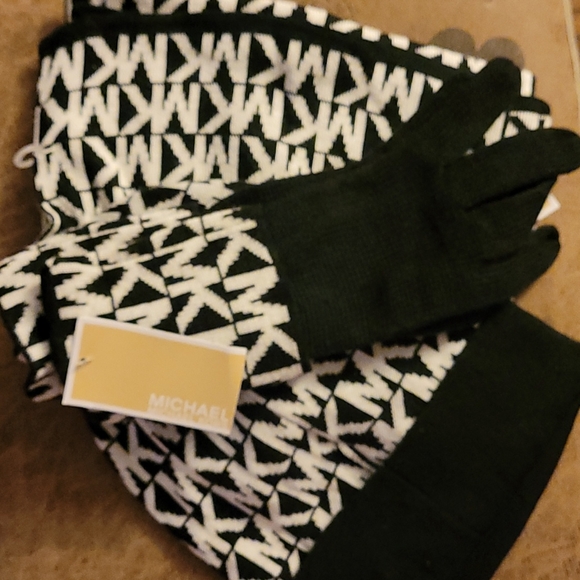 MICHAEL Michael Kors Accessories - Michael Kors - hat/glove/scarf set